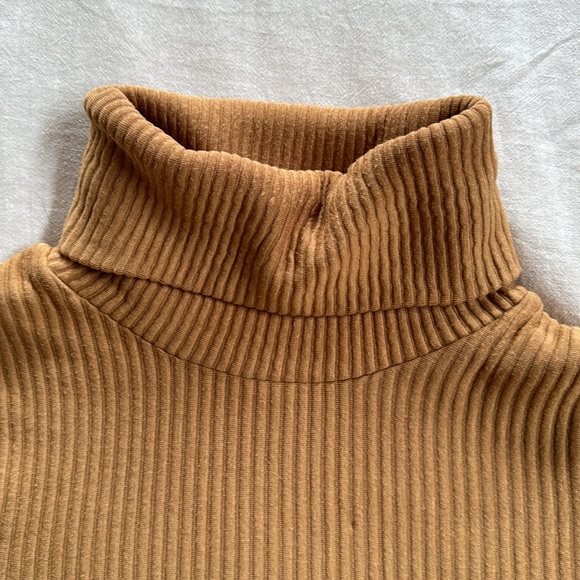 Club Monaco crop turtleneck - Picture 2 of 5